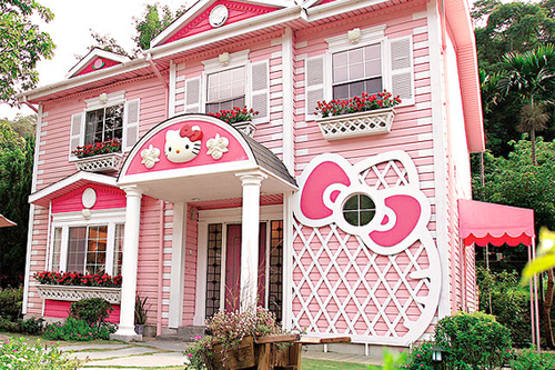 把自己家打造Hello Kitty樂園,以粉紅色裝潢,打造夢幻氛圍。